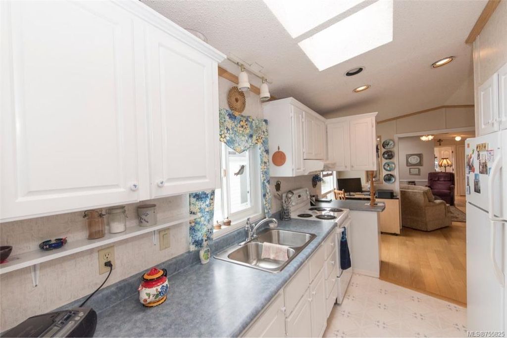 listing image 16044006982849846057