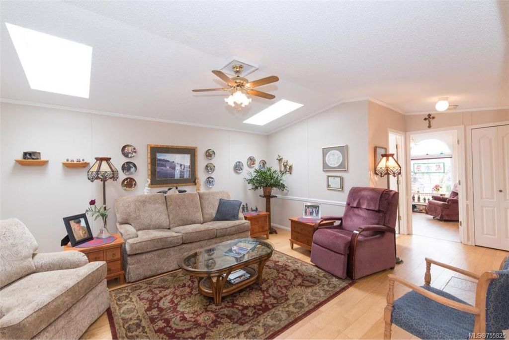 listing image 16042335766543867335