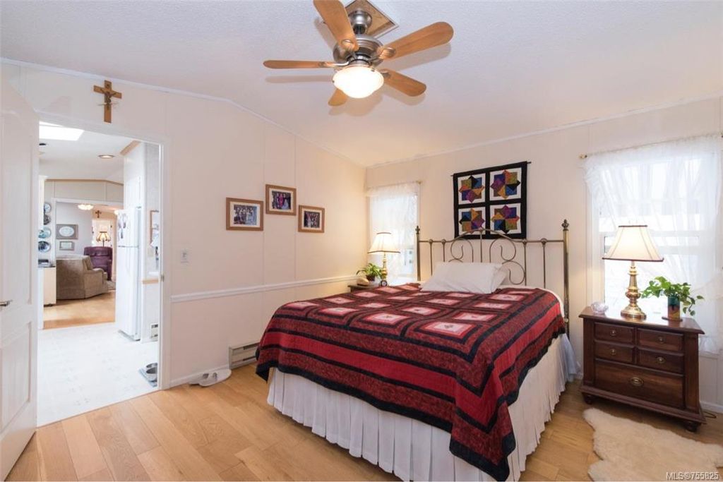 listing image 16045343545623796972