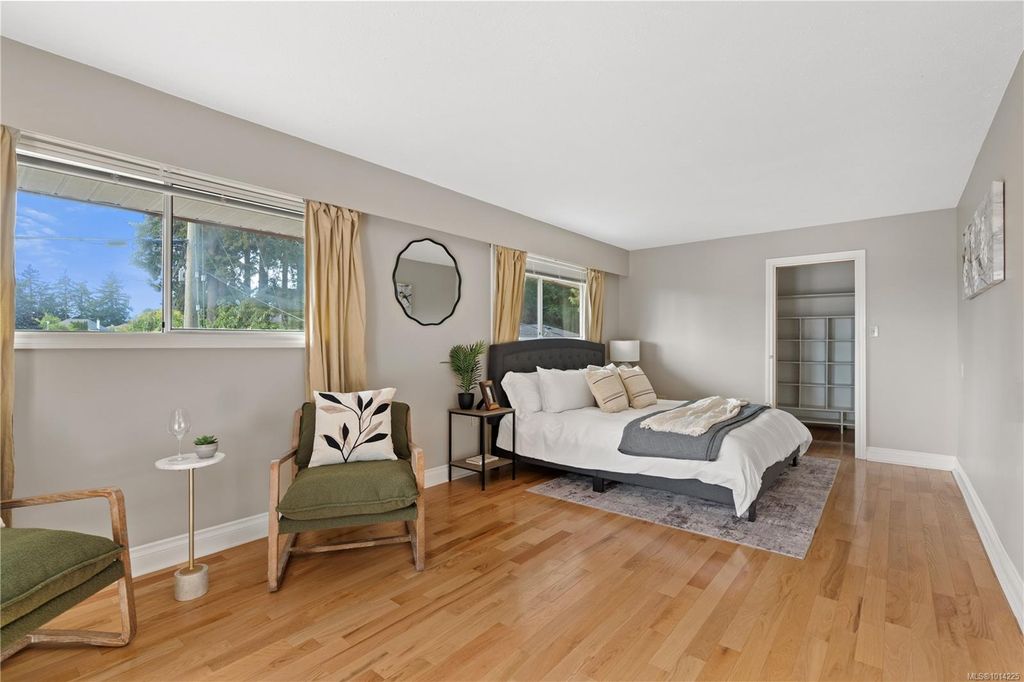 listing image 16041997388339568555