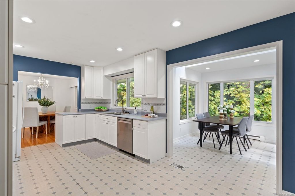 listing image 16044864357412459389