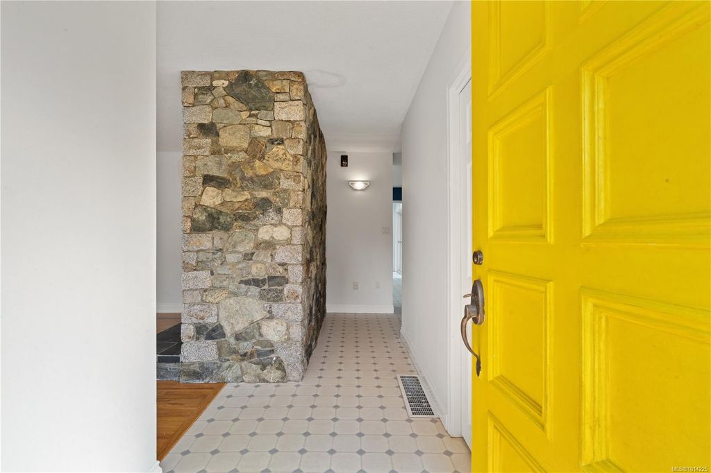 listing image 16040680075426487336
