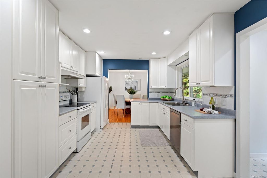 listing image 16047273700432639745