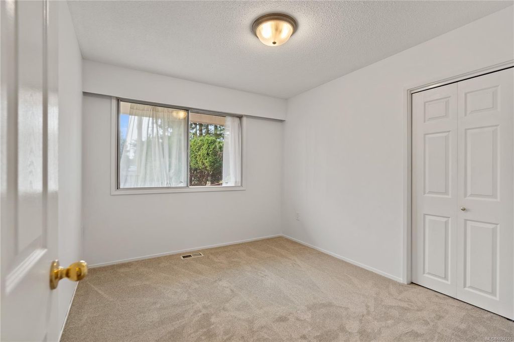 listing image 16049445659514559716