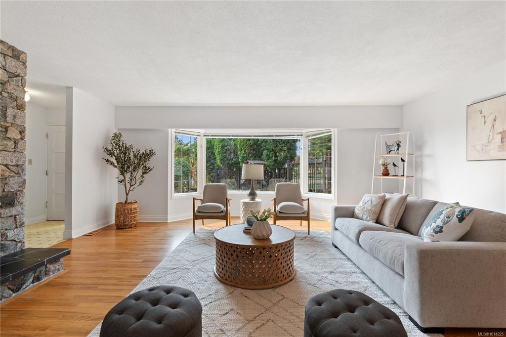 listing image 16046078463180915996