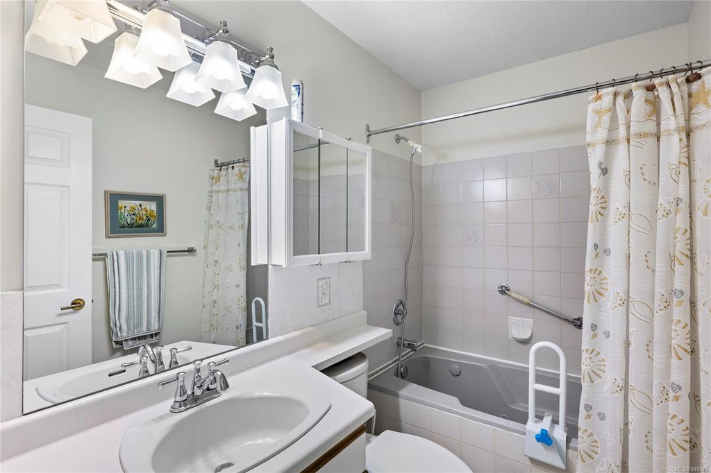 listing image 16049938478261532545