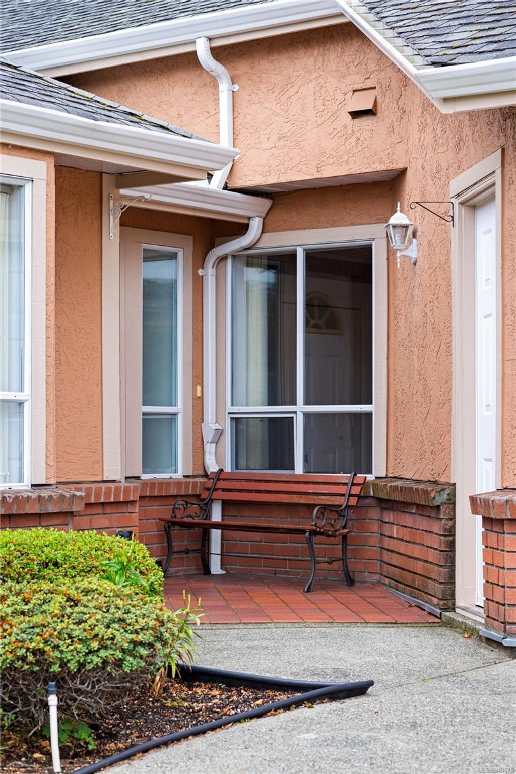 listing image 16041674746830416101