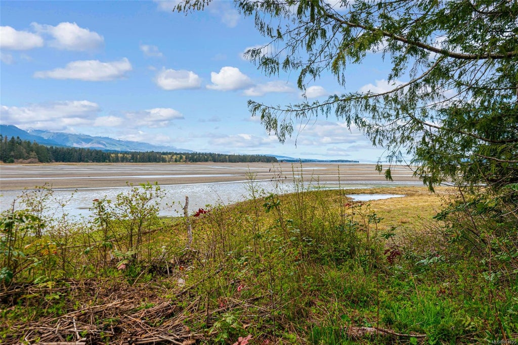 LOT 13 ISLAND HWY W
