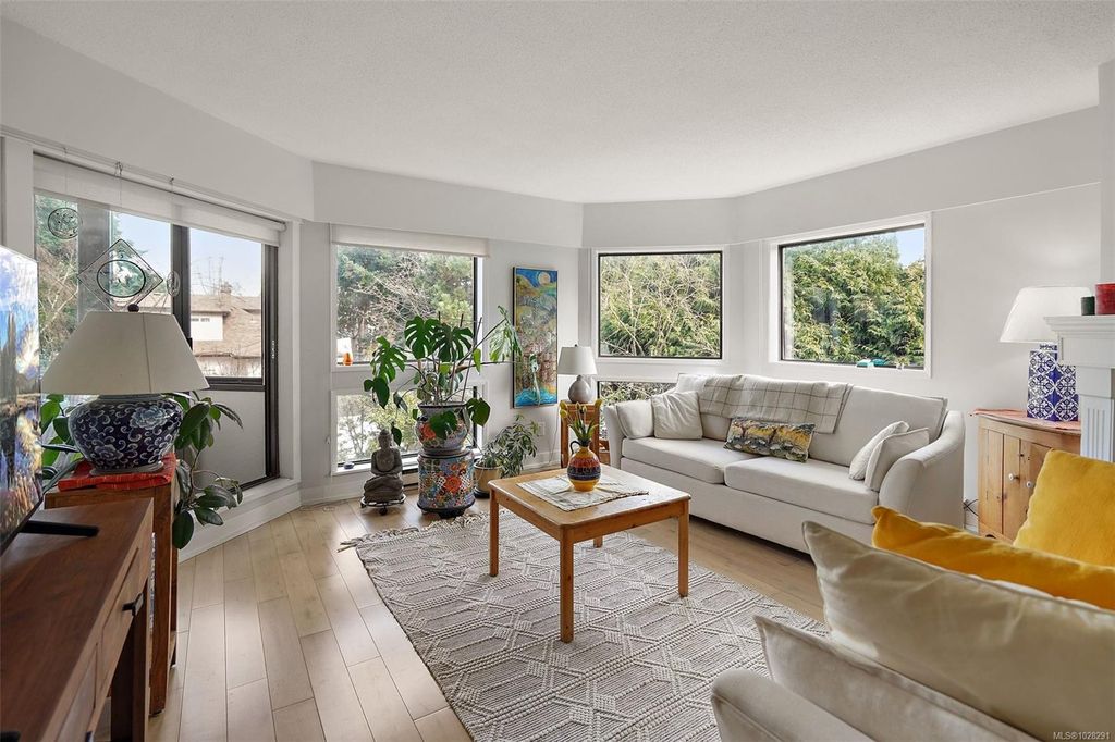 listing image 16042354833367220374