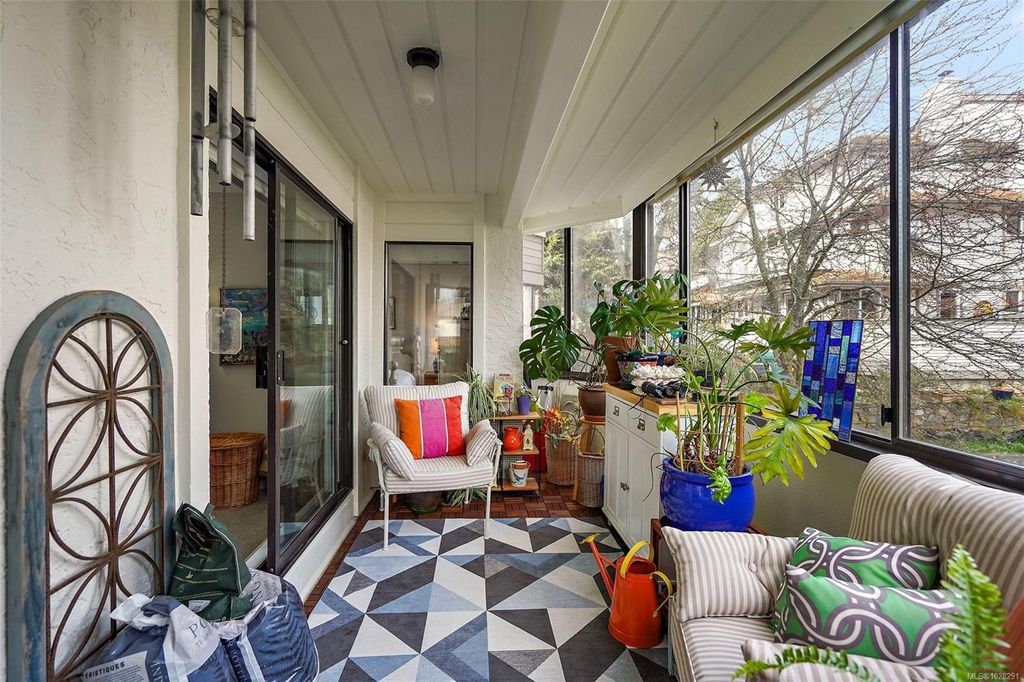 listing image 16042593731335249090