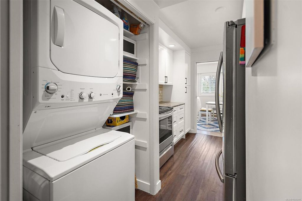 listing image 16048965483993364552