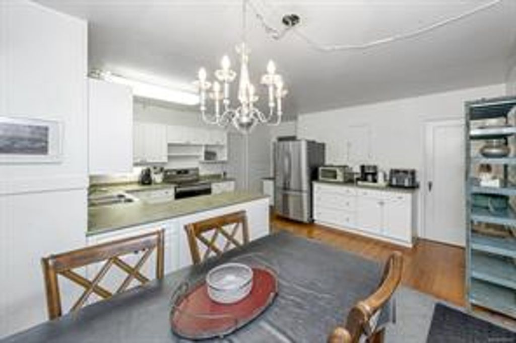 listing image 16049022800795563197