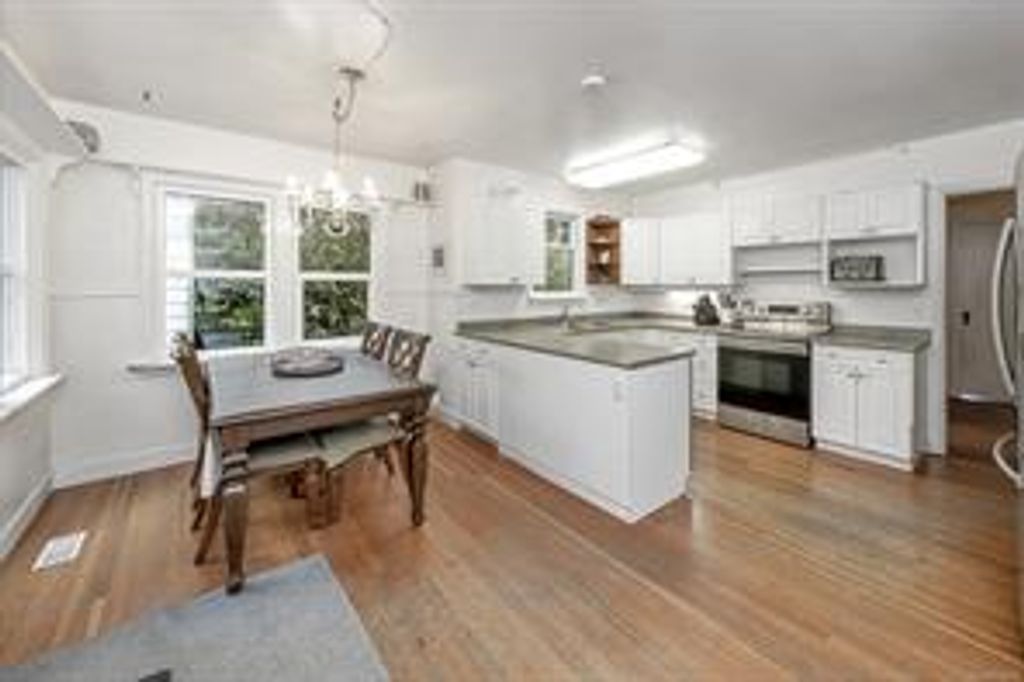 listing image 16041304063421308042