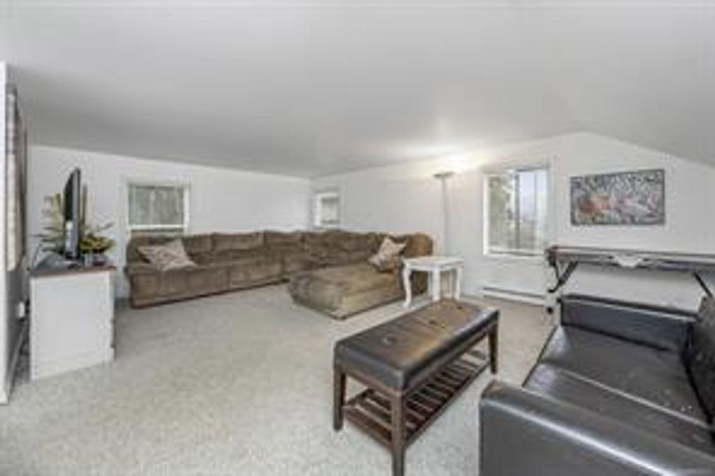 listing image 16049339670897505326