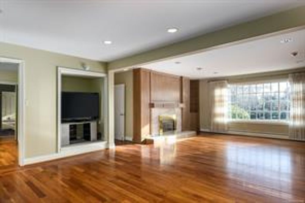 listing image 16047217027898229230