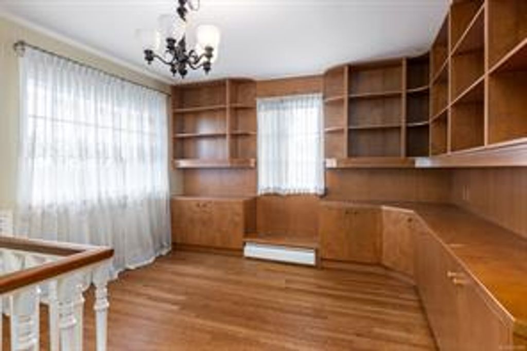listing image 16046069236835581129