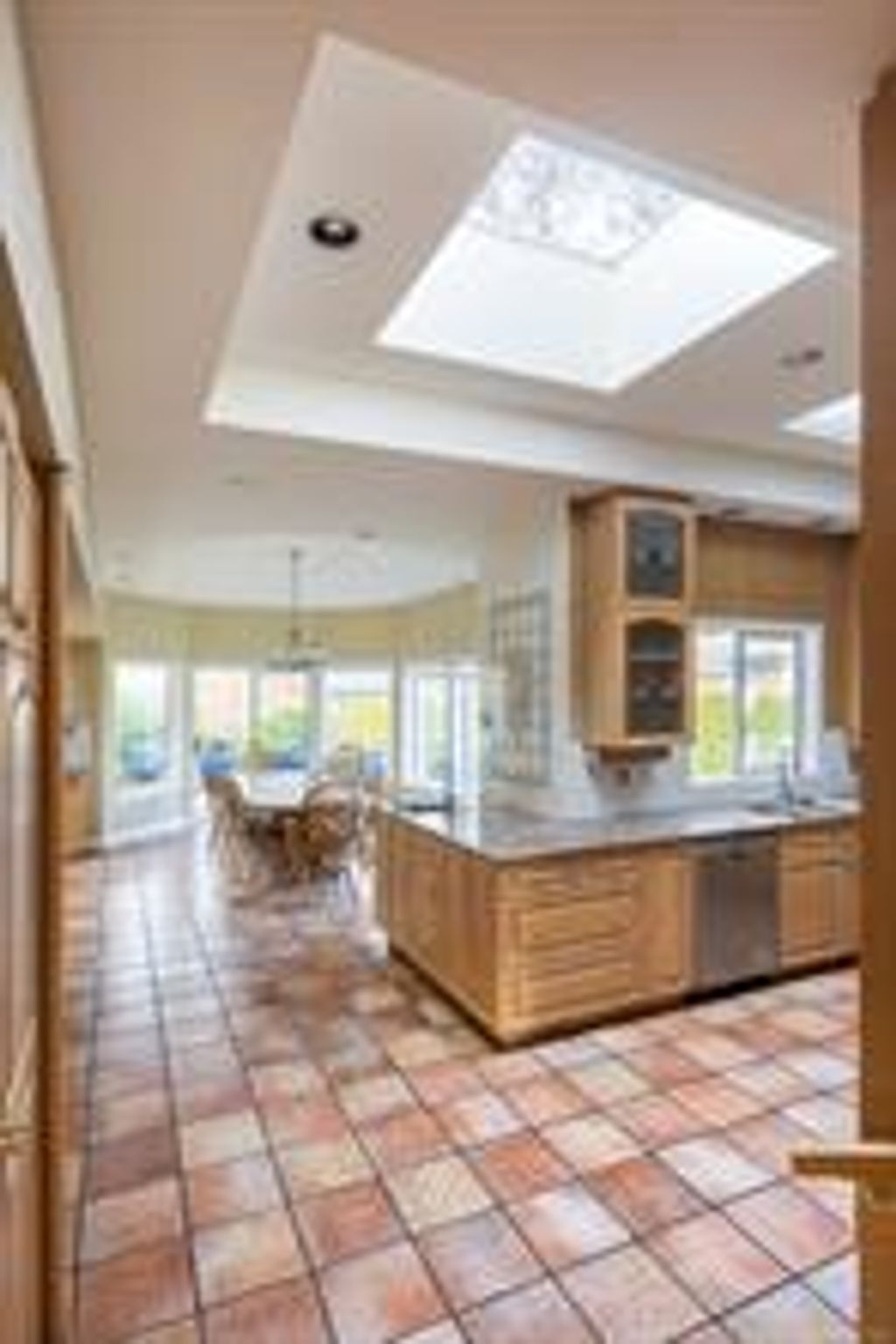 listing image 16048083973802552344