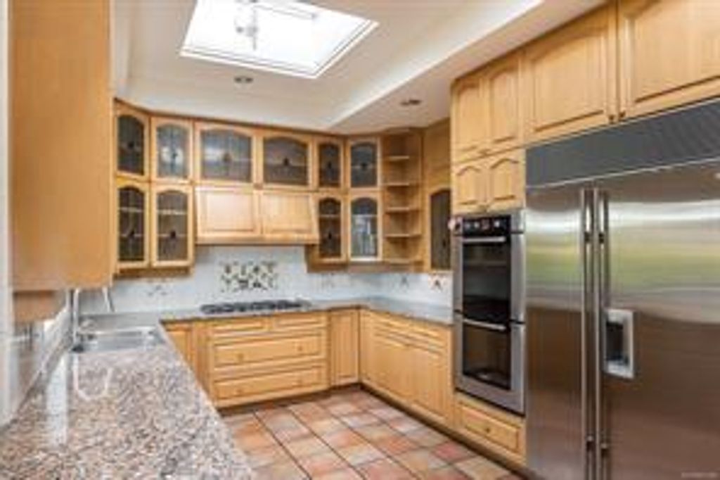 listing image 16041905814630140539
