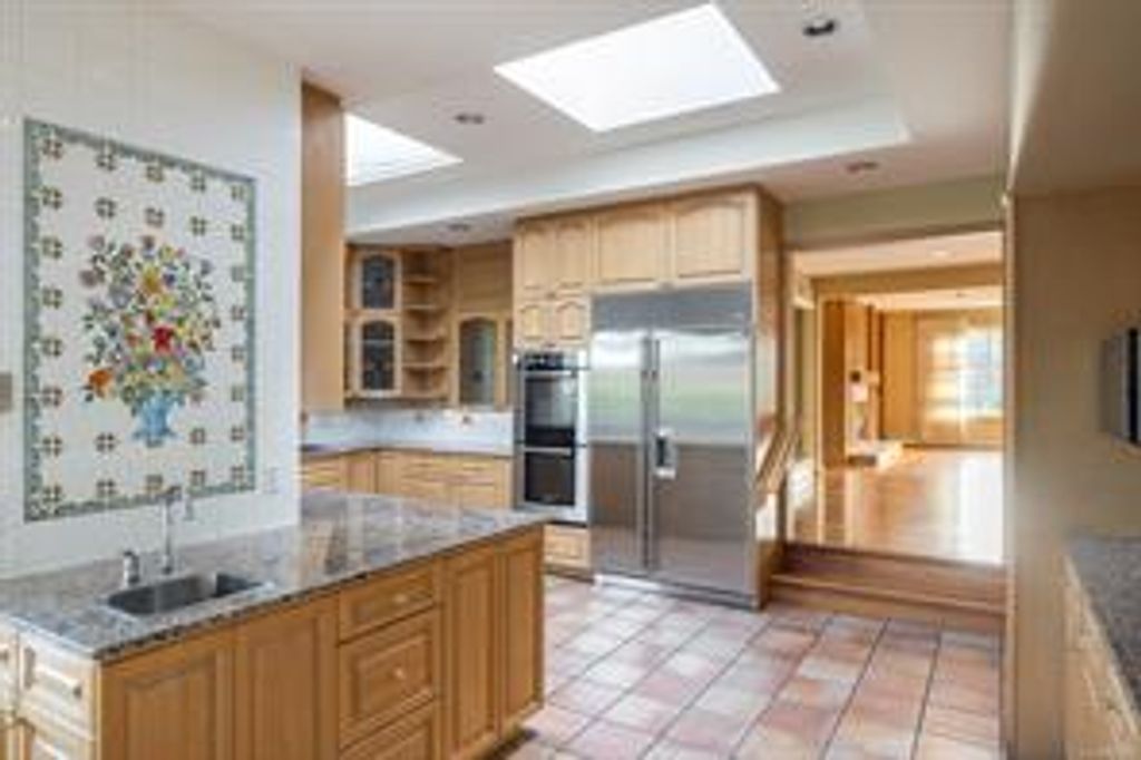 listing image 16049215385189813220