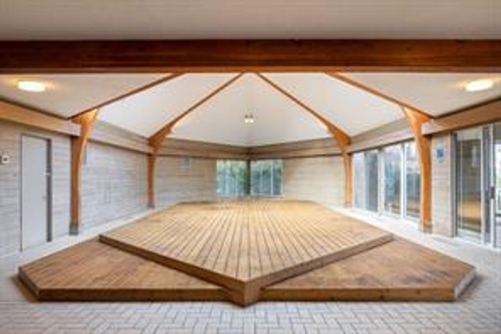 listing image 16043246230850776880