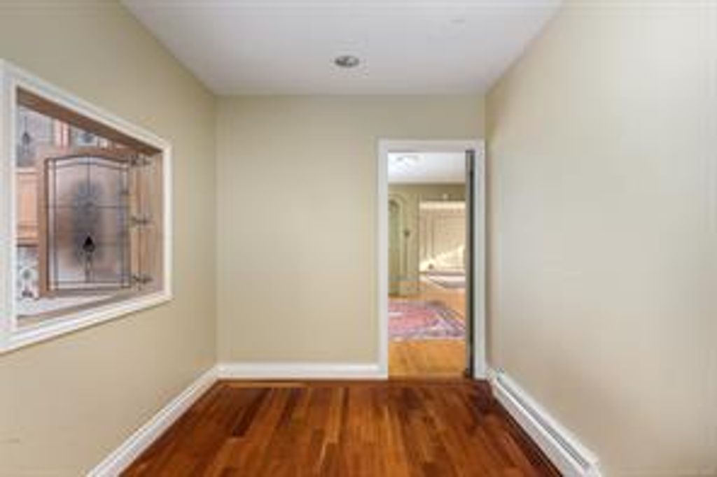 listing image 16045543550699679491