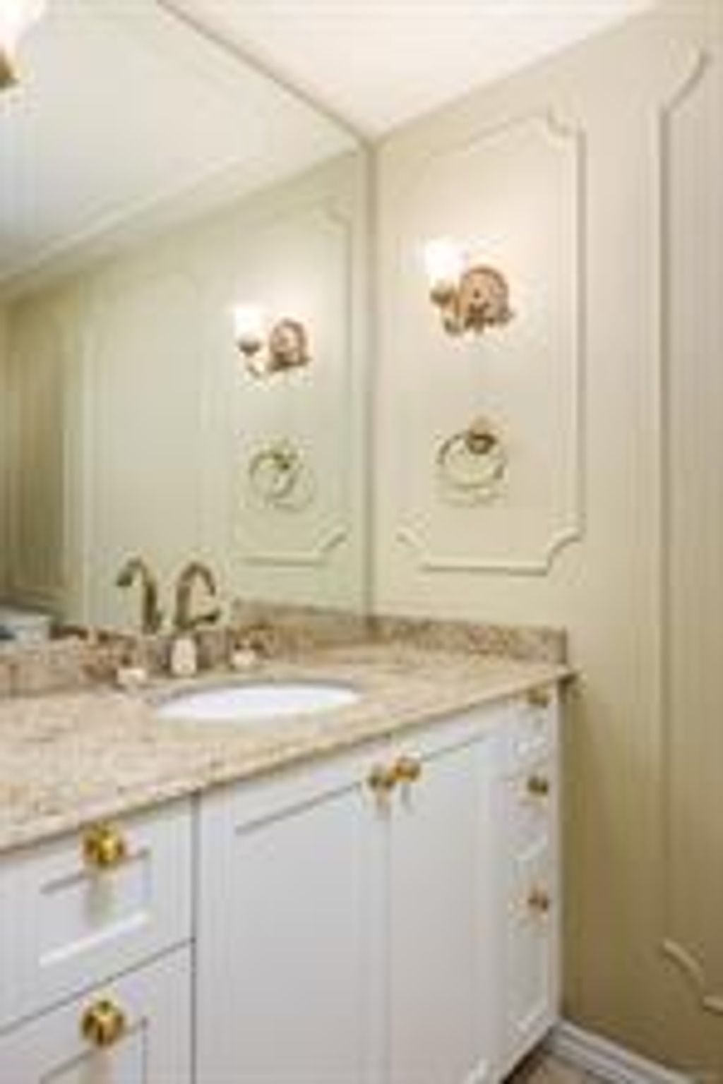 listing image 16048080658133786739
