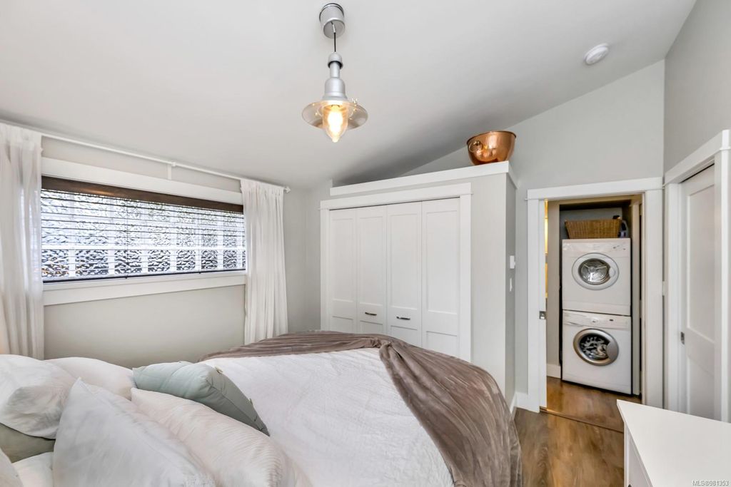 listing image 16045460007484775703