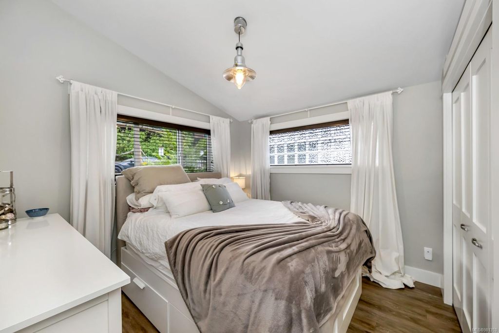 listing image 16047186965280485320