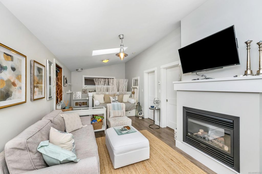 listing image 16041344576590345532