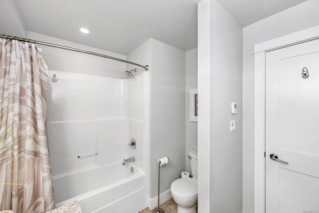 listing image 16047976918699043711