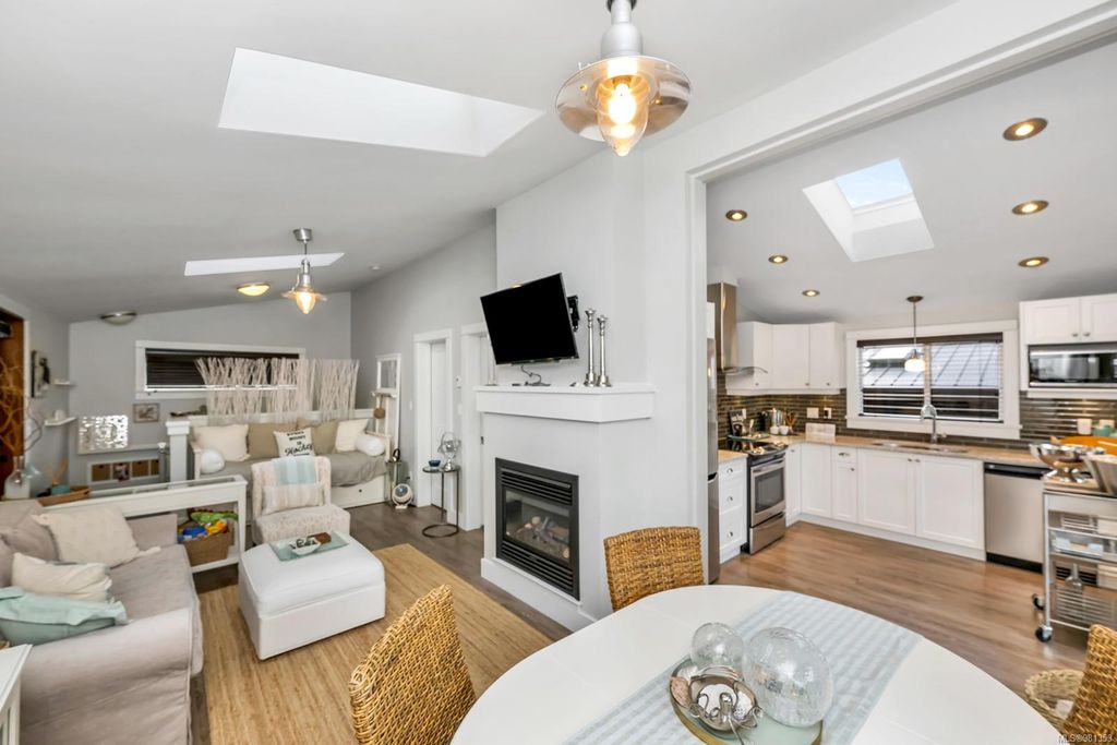 listing image 16041080887573326229