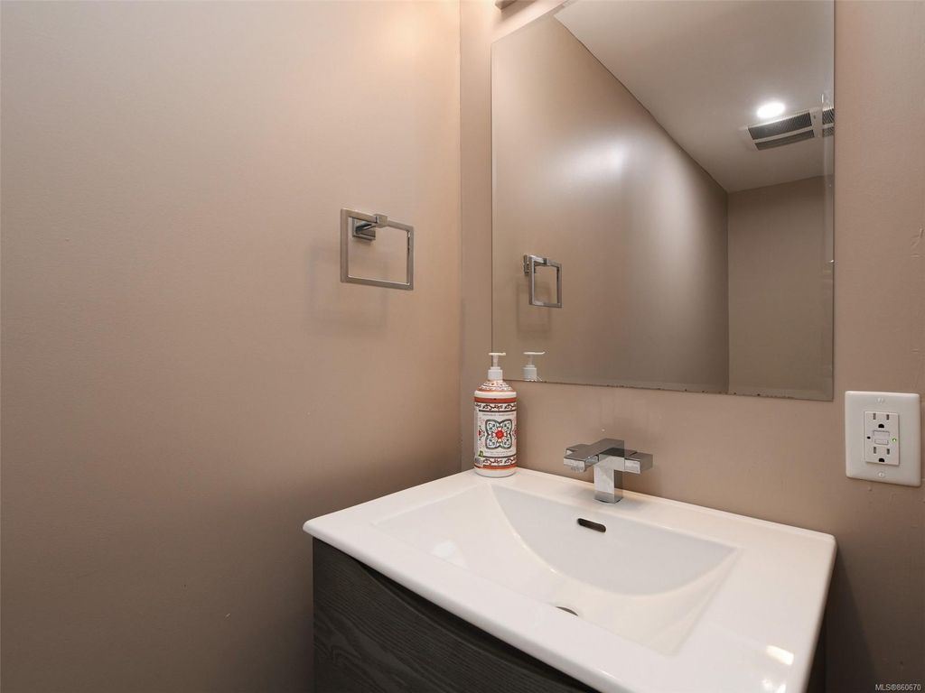 listing image 16045044404429997956