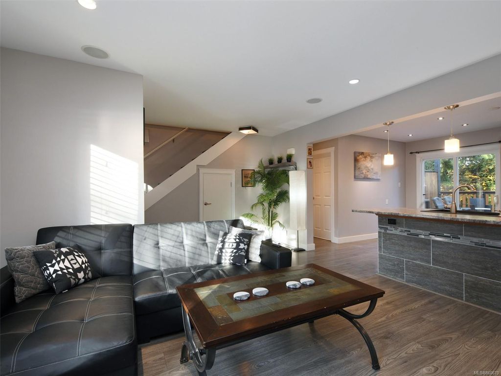 listing image 16042615361166580255