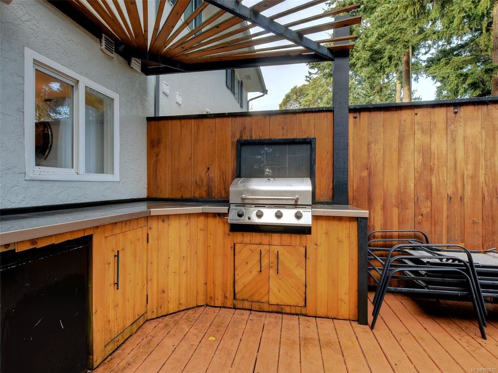 listing image 16049785233018422508