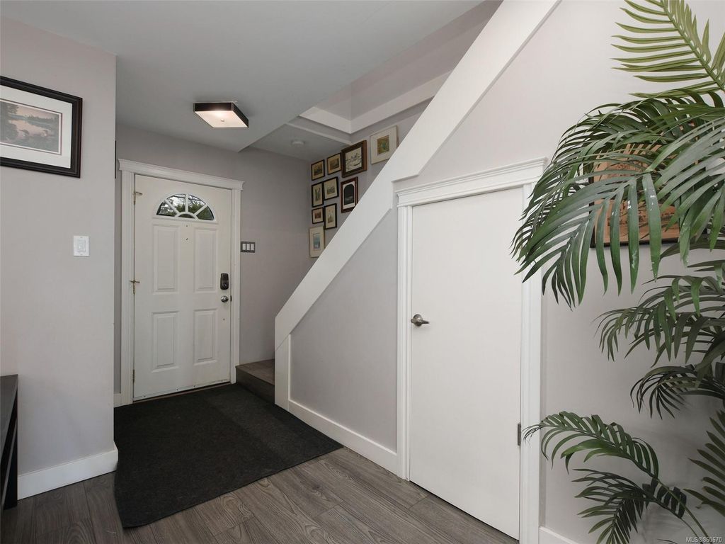 listing image 16047919974857018257