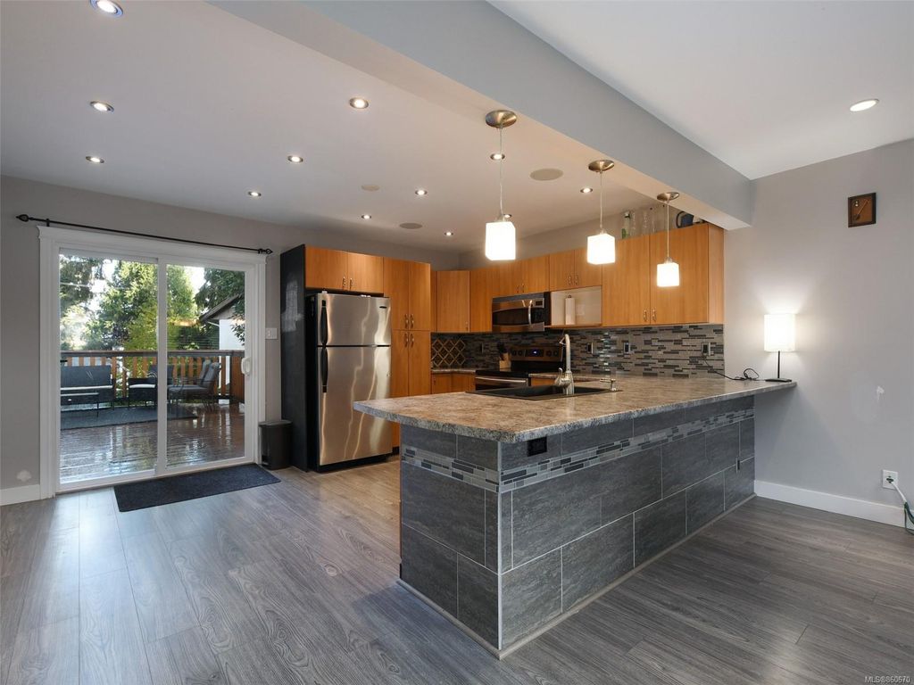listing image 16045199437449405076
