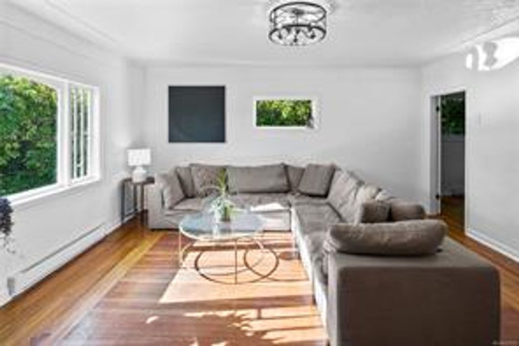 listing image 16049575204759226364