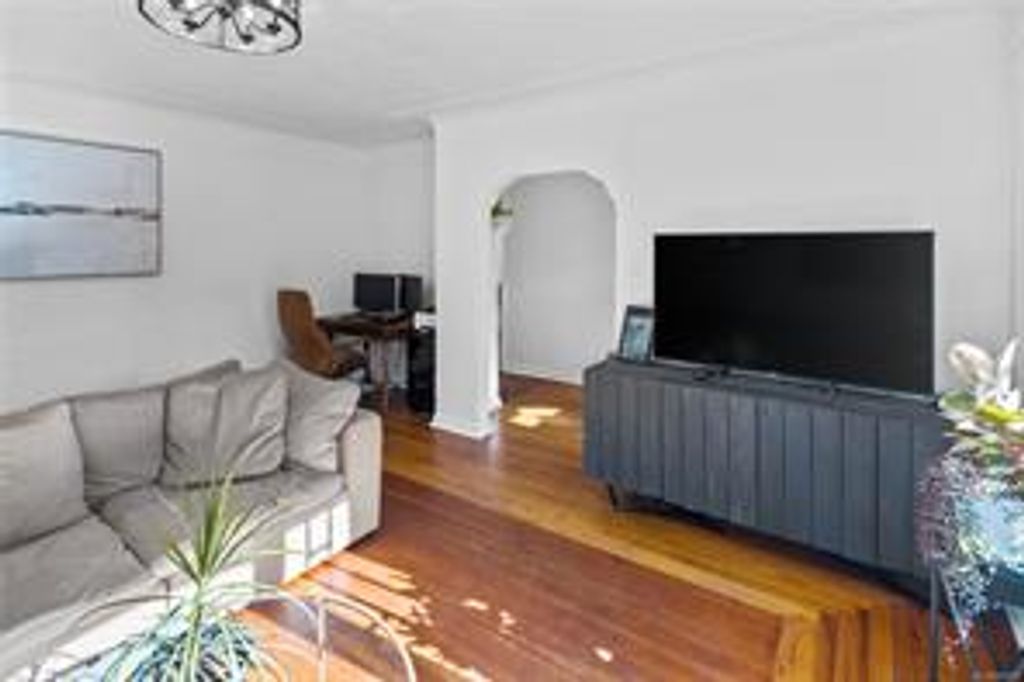 listing image 16043079288978506691