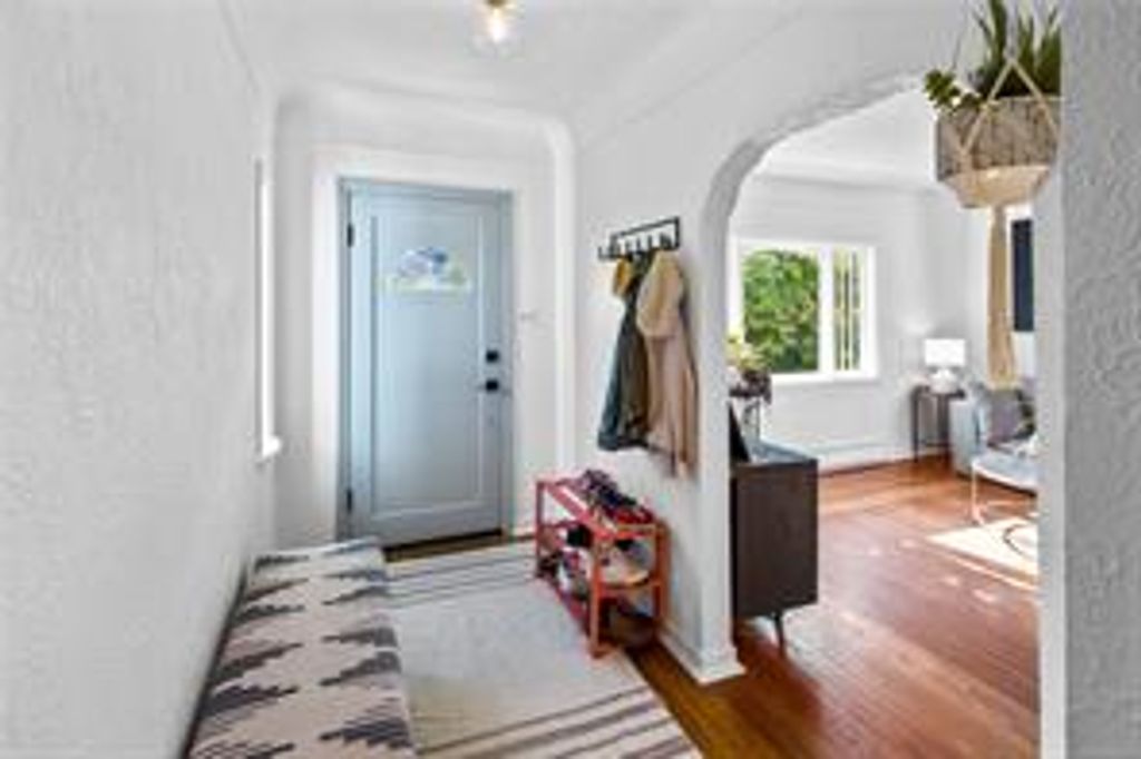 listing image 16041323311659798804