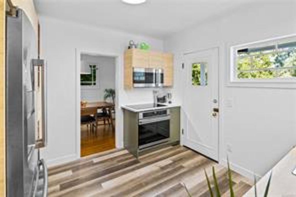 listing image 16041314587280264430