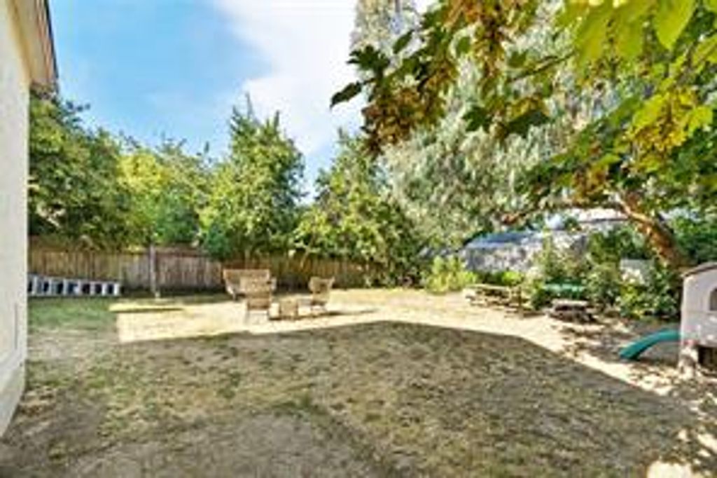 listing image 16047303500446579641