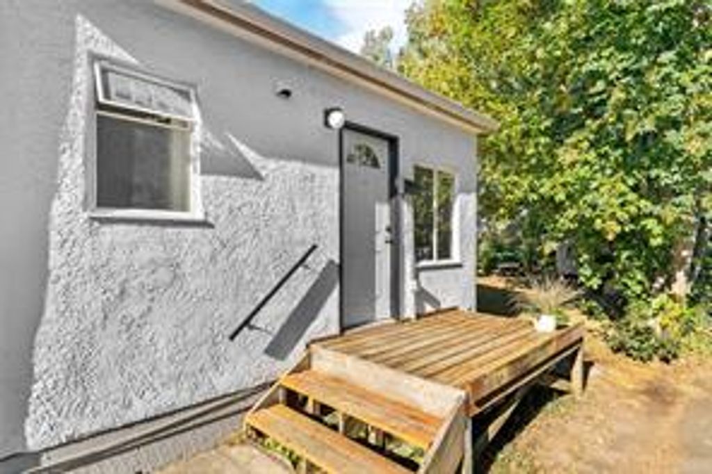 listing image 16042800426522720201