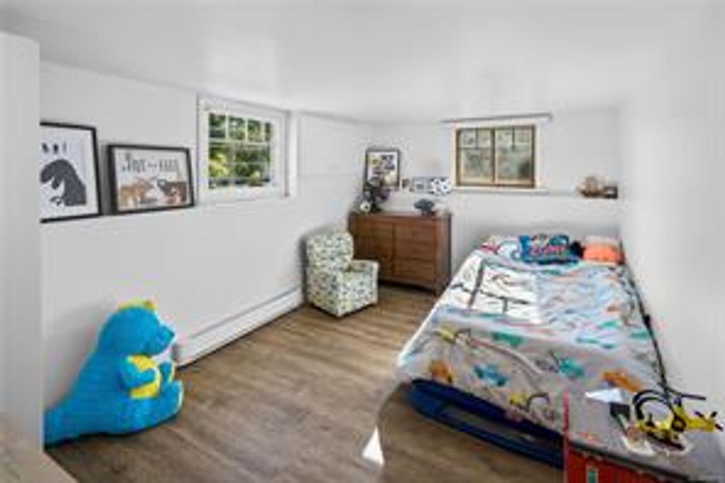 listing image 16042799414820425838