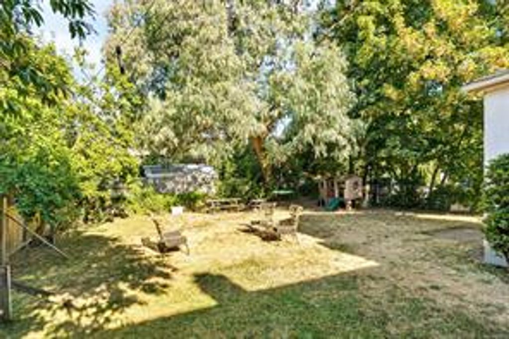 listing image 16046293983431030806