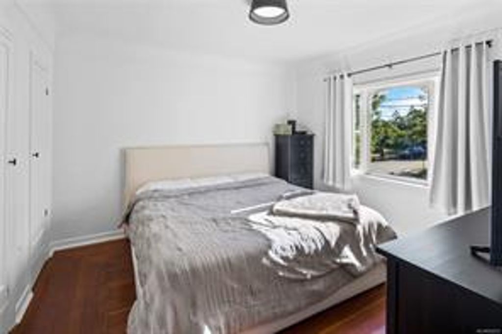listing image 16045976196170353229