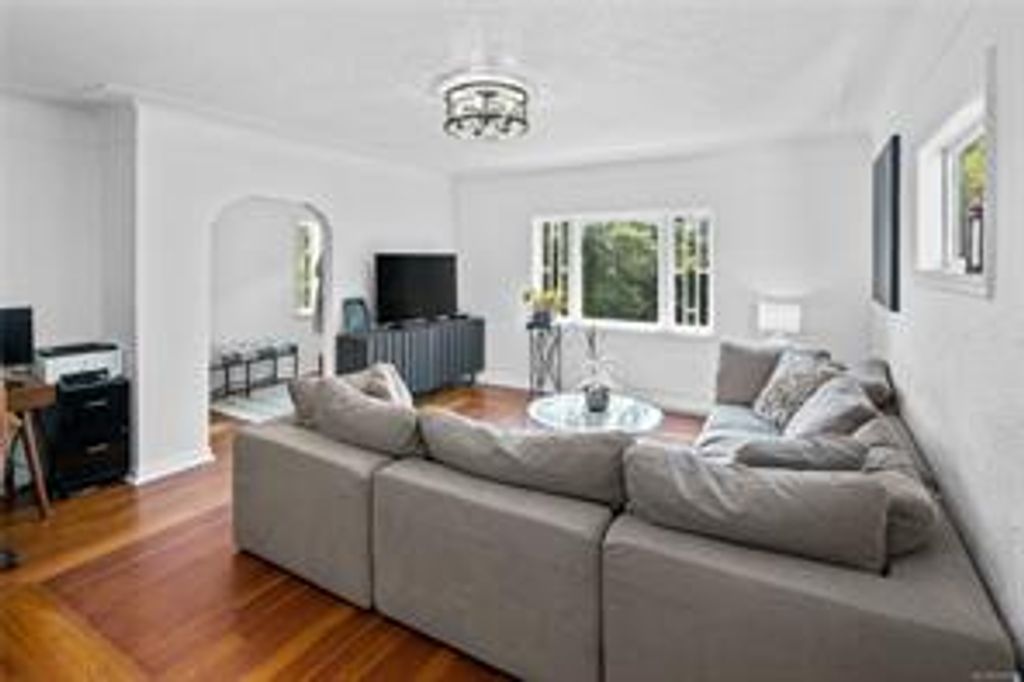 listing image 16046708360645811641