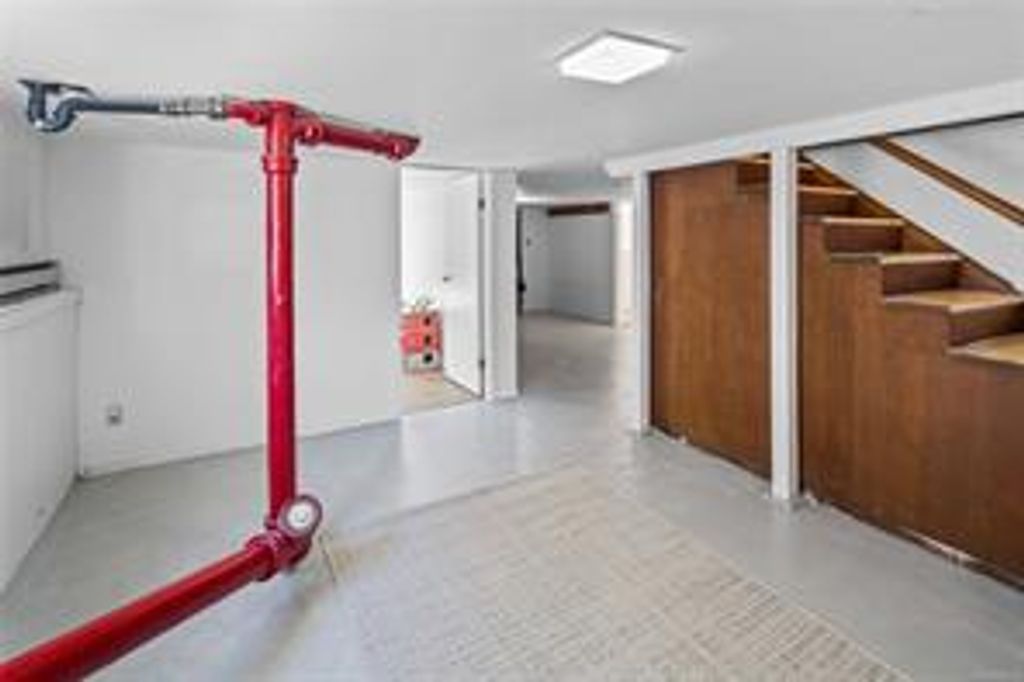 listing image 16043999531387660169