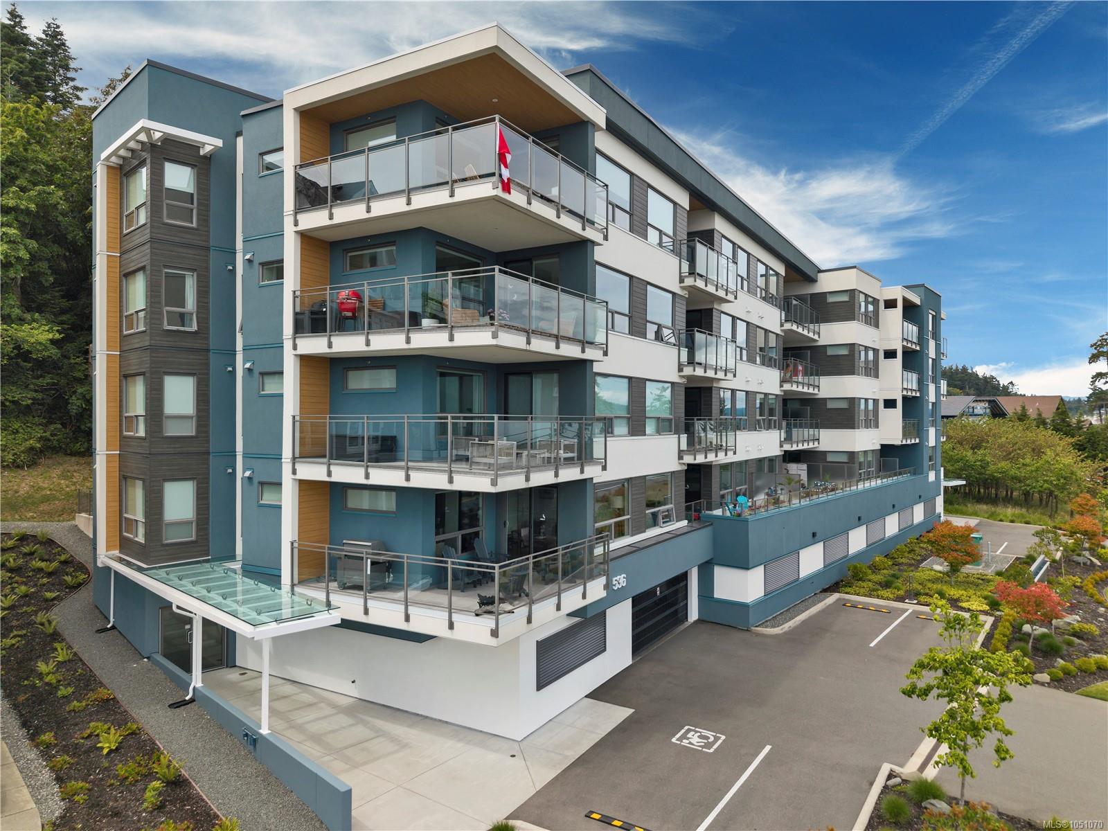 536 Island Hwy S 404