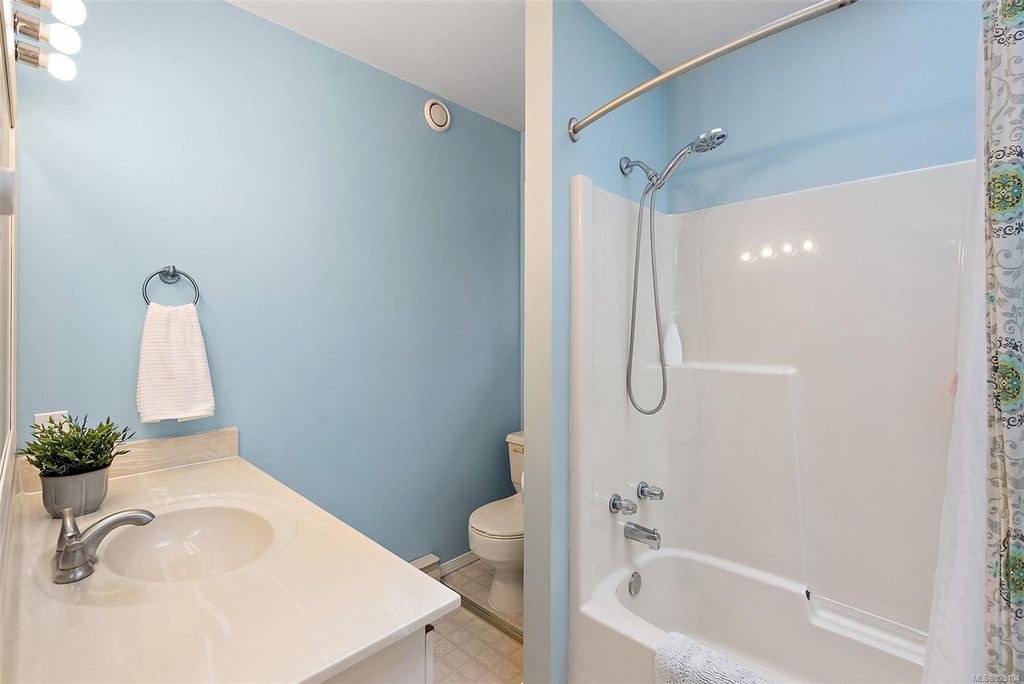 listing image 16047904402953780259