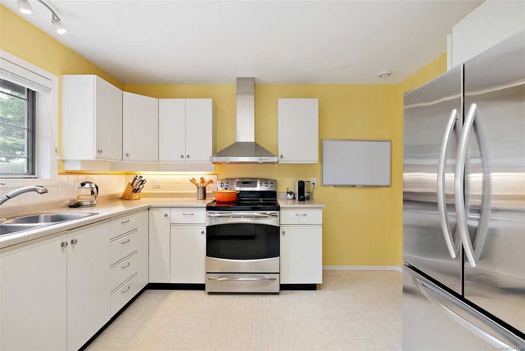 listing image 16047903276985422575